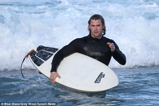 Chris Hemsworth AKA Thor wipes out while surfing Maroubra.